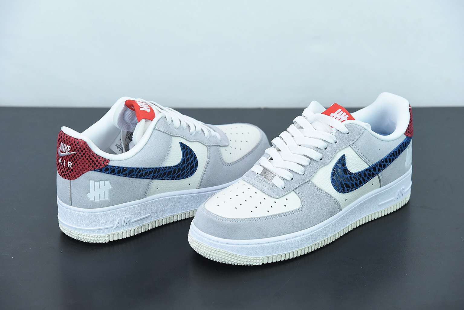 Nike Air Force 1 Low SP Undefeated 5 On It Dunk vs. AF1