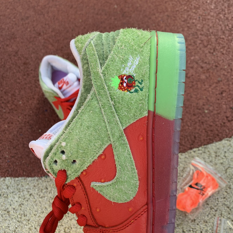 Nike SB Dunk High “Strawberry Cough”