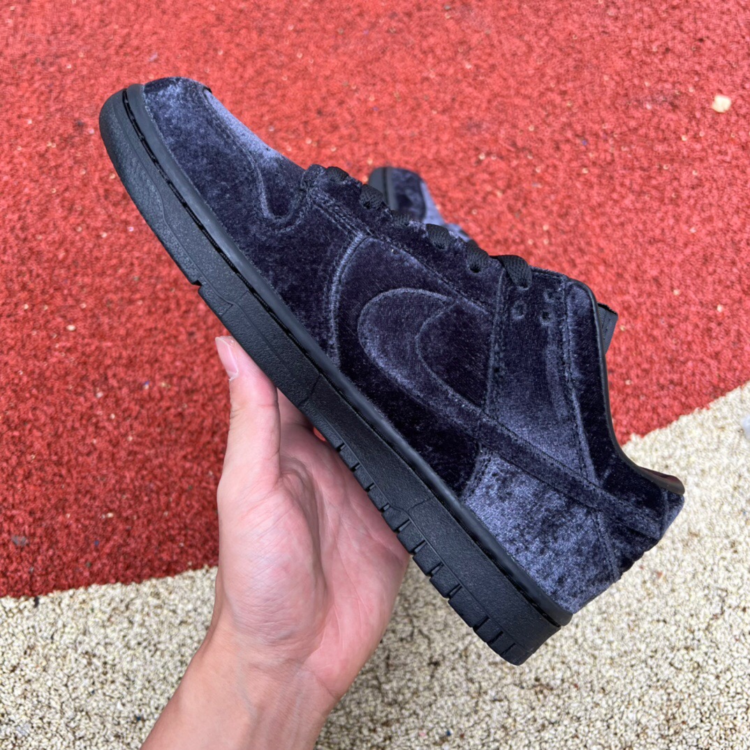 Nike SB Dunk Low Black Suede