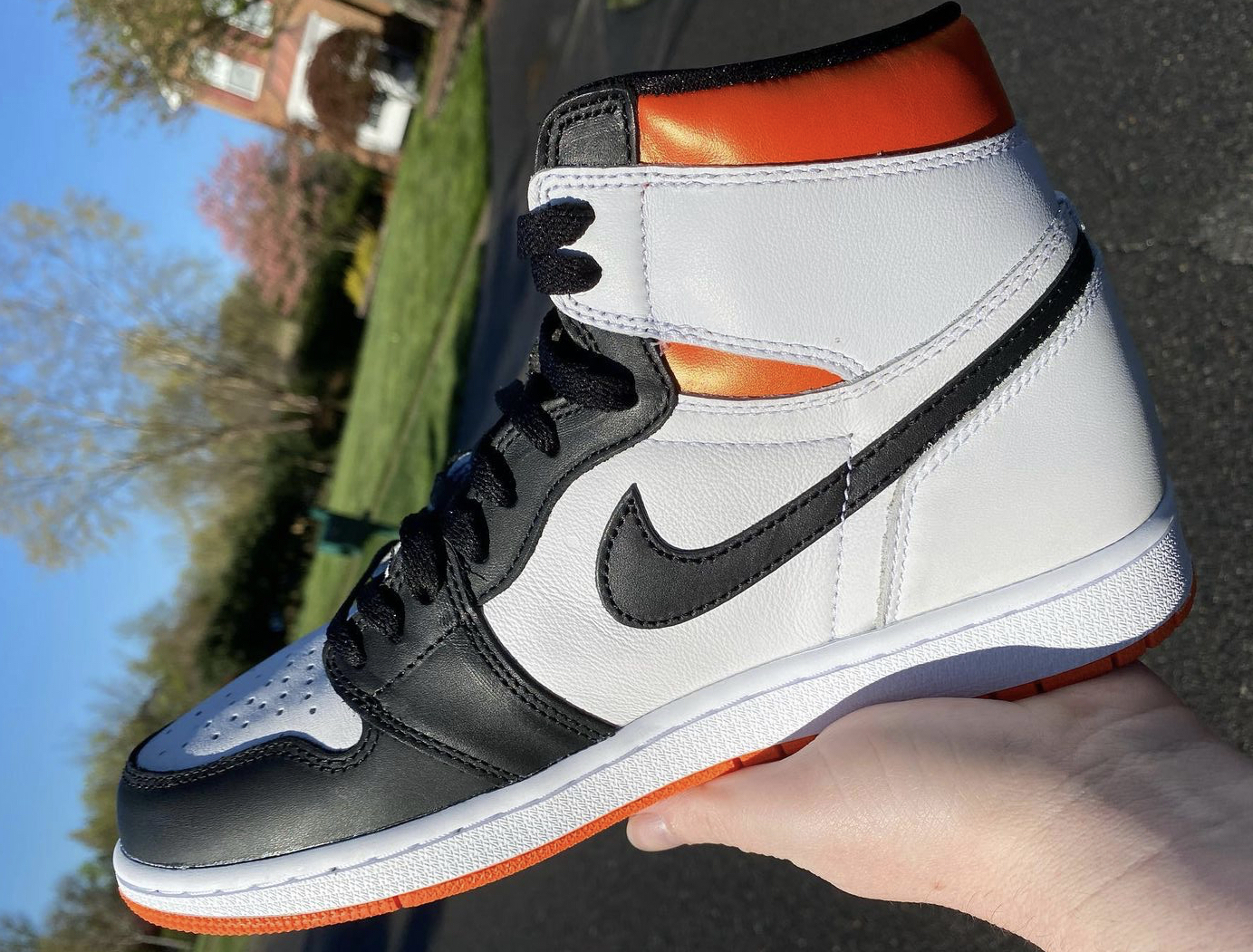 Air Jordan 1 High OG “Electro Orange”
