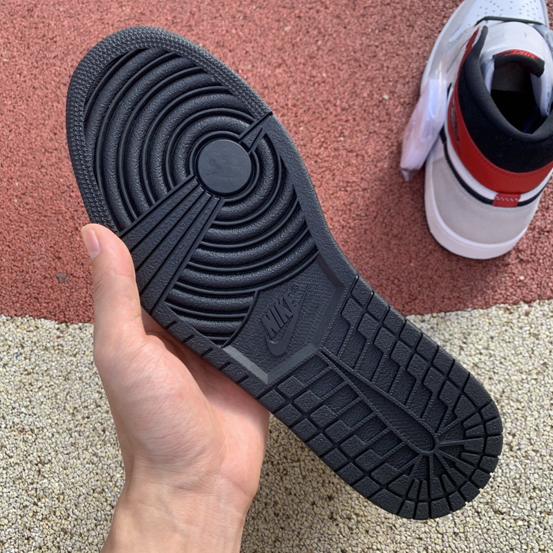 Air Jordan 1 High OG“ Light Smoke Grey”