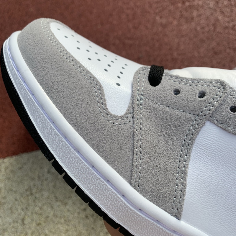 Air Jordan 1 High OG“ Light Smoke Grey”