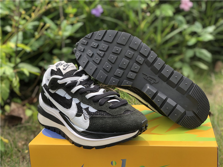 Sacai x Nike VaporWaffle ''Black White''