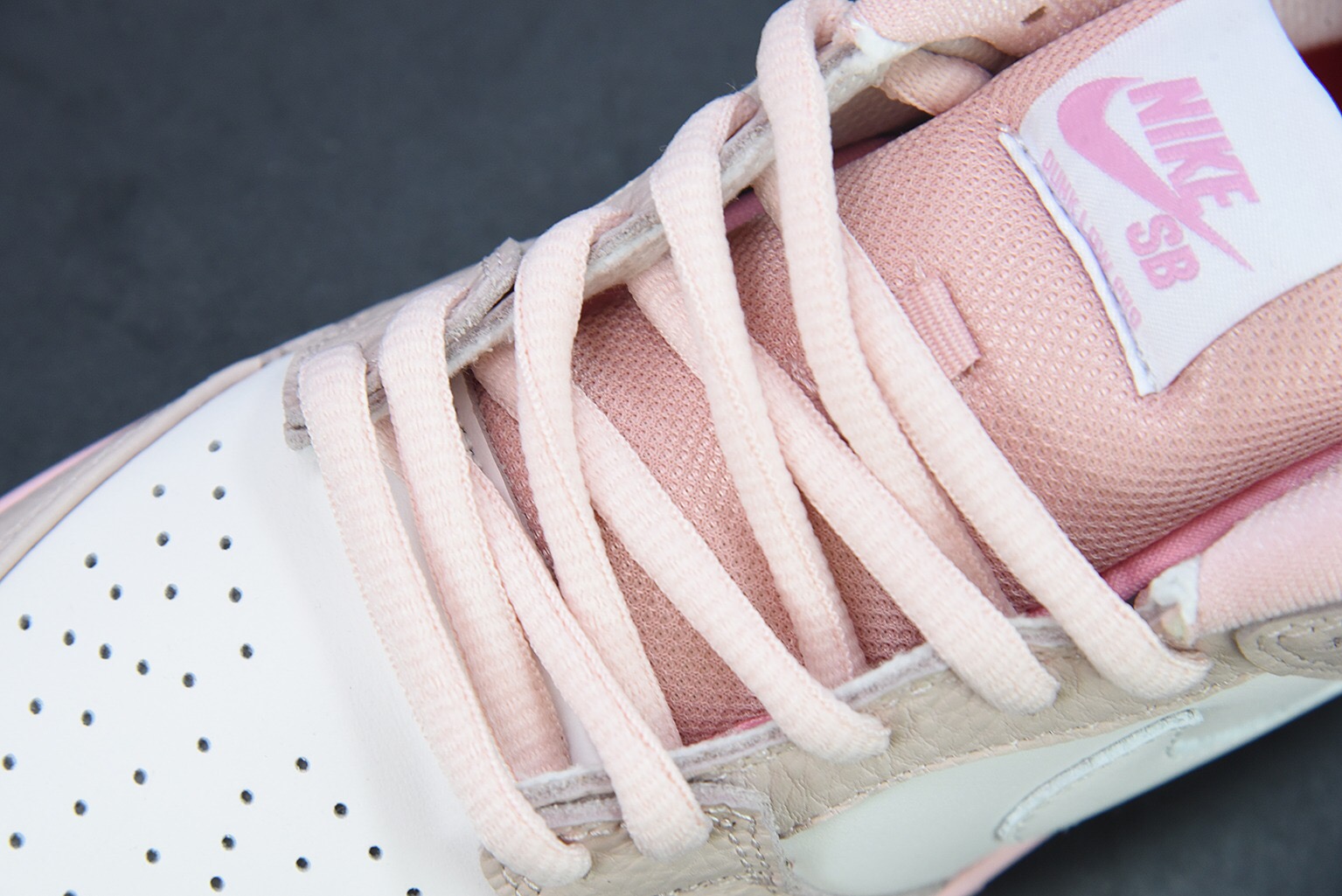 Staple x Nike SB Dunk Low Pigeon