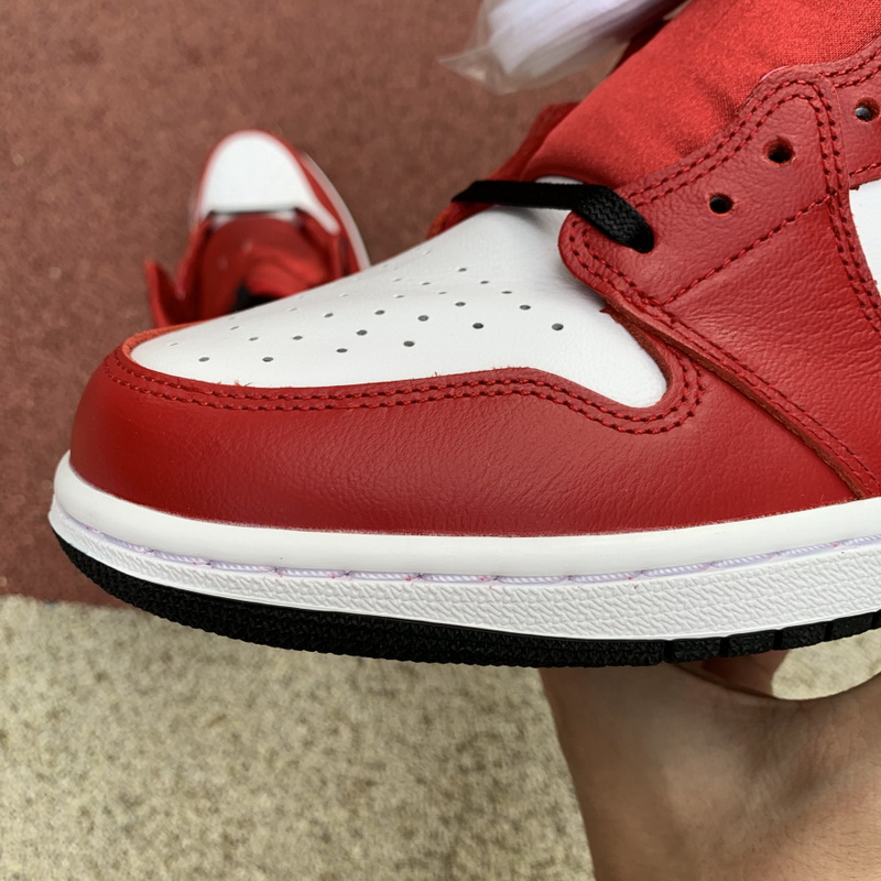 Air Jordan 1 High OG WMNS “Satin Snake”