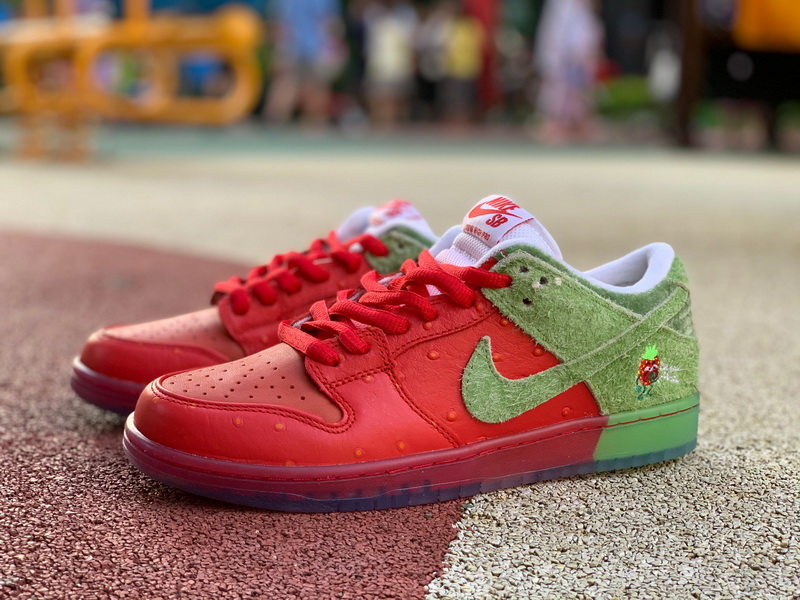 Nike SB Dunk High “Strawberry Cough”