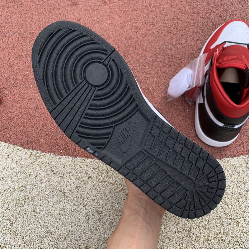 Air Jordan 1 High OG WMNS “Satin Snake”