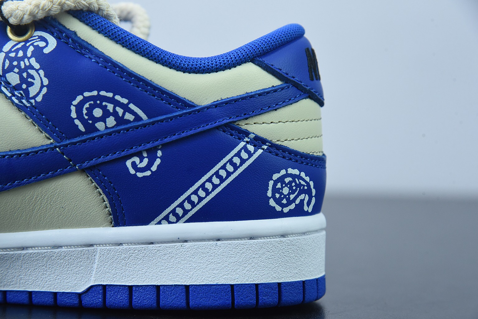 Nike SB Dunk Low Lot Red/White Paisleye