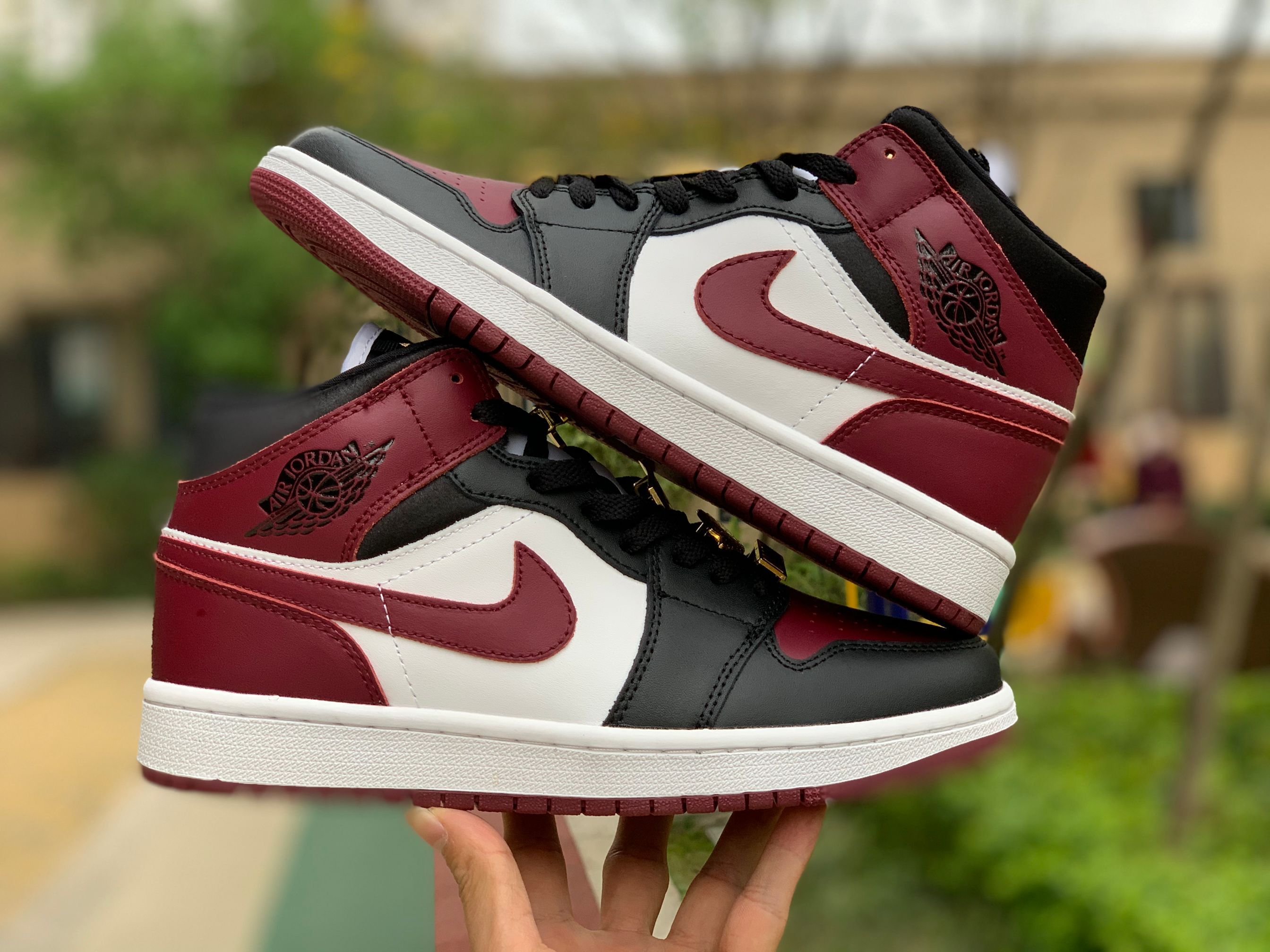 Jordan 1 Mid SE Black Dark Beetroot
