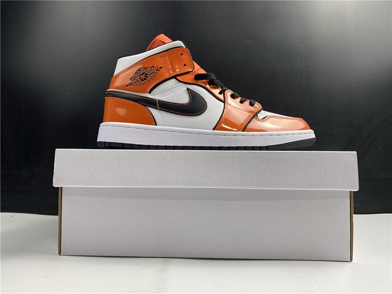 Air Jordan 1 Mid “Turf Orange”
