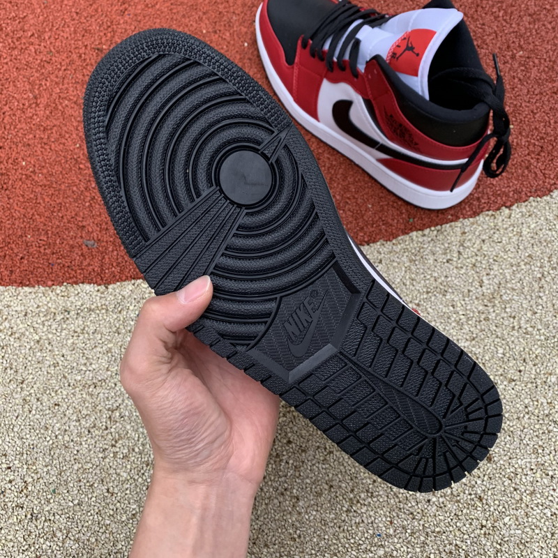 Jordan 1 Mid Chicago Toe