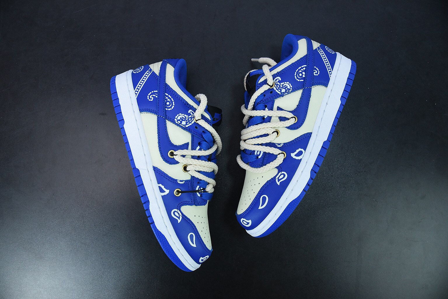 Nike SB Dunk Low Lot Red/White Paisleye