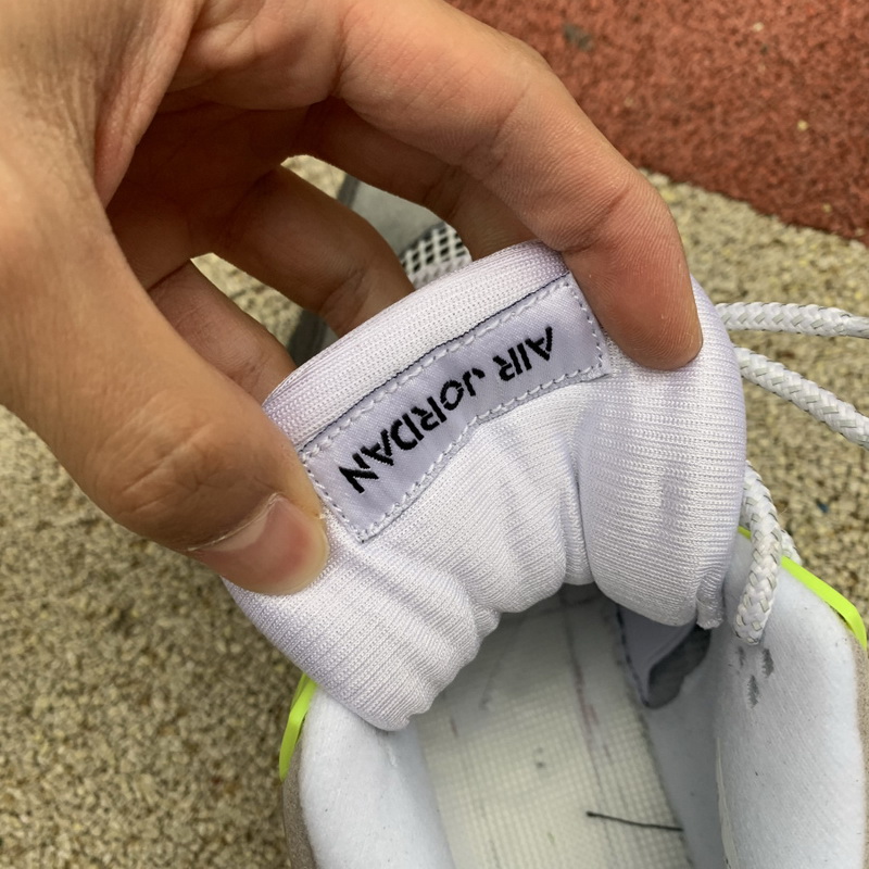 Air Jordan 4 SE “Neon”