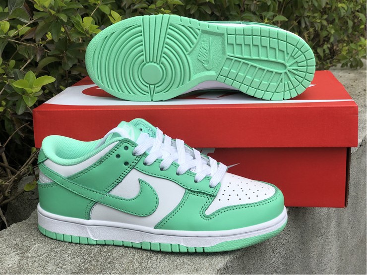 Nike Dunk Low WMNS “Green Glow”