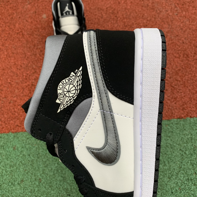 Jordan 1 Mid Shoes014