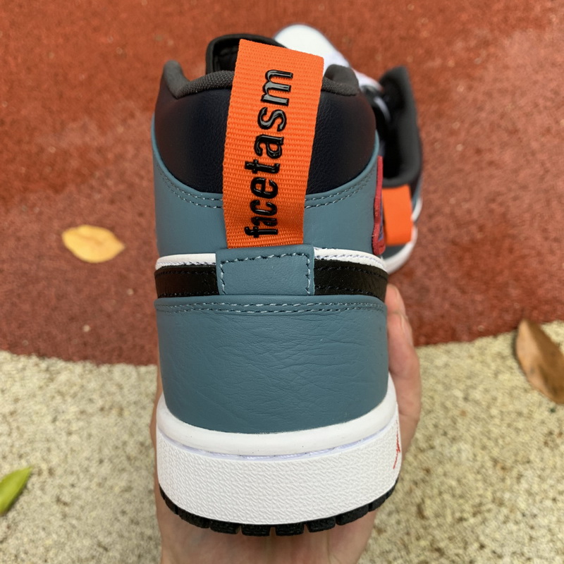 Jordan 1 Mid Shoes078