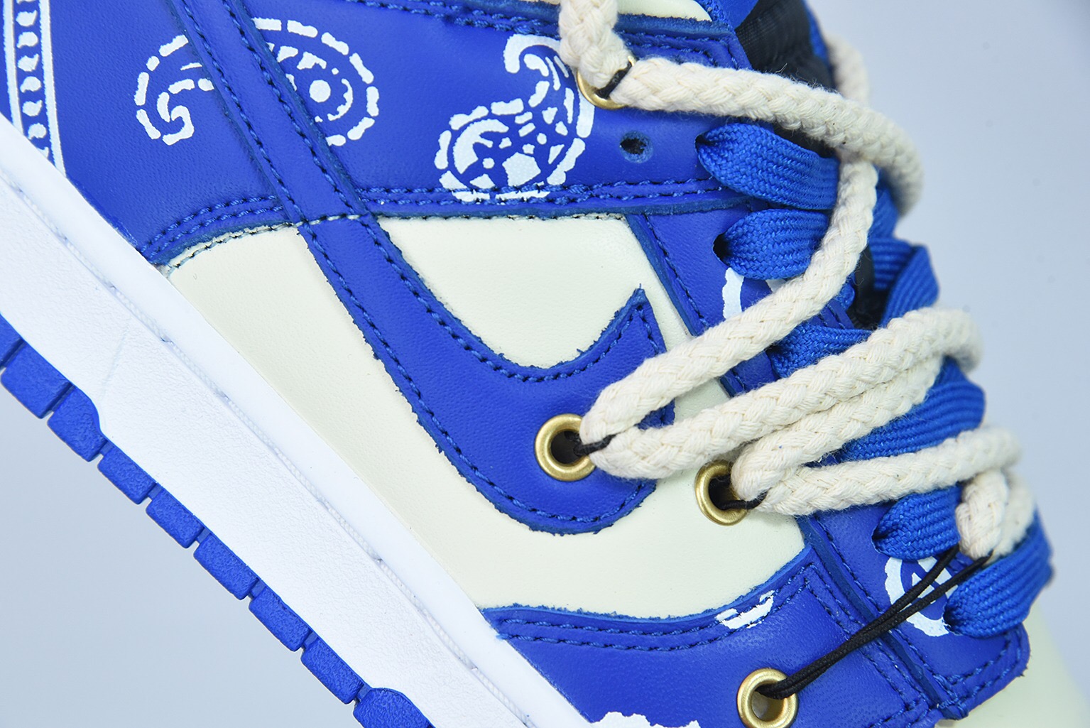 Nike SB Dunk Low Lot Red/White Paisleye