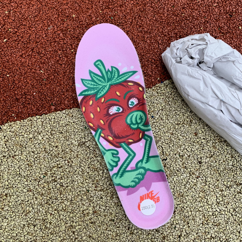 Nike SB Dunk High Strawberry Cough
