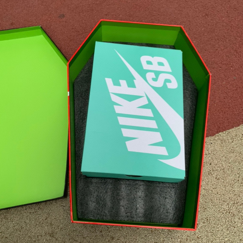 Nike SB Dunk Low “Night of Mischief”