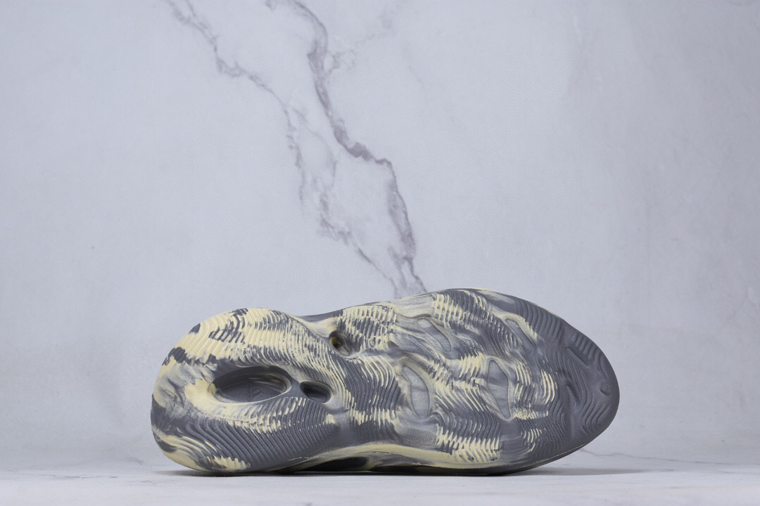 Adidas Yeezy Foam Runner Moon Grey GV7904