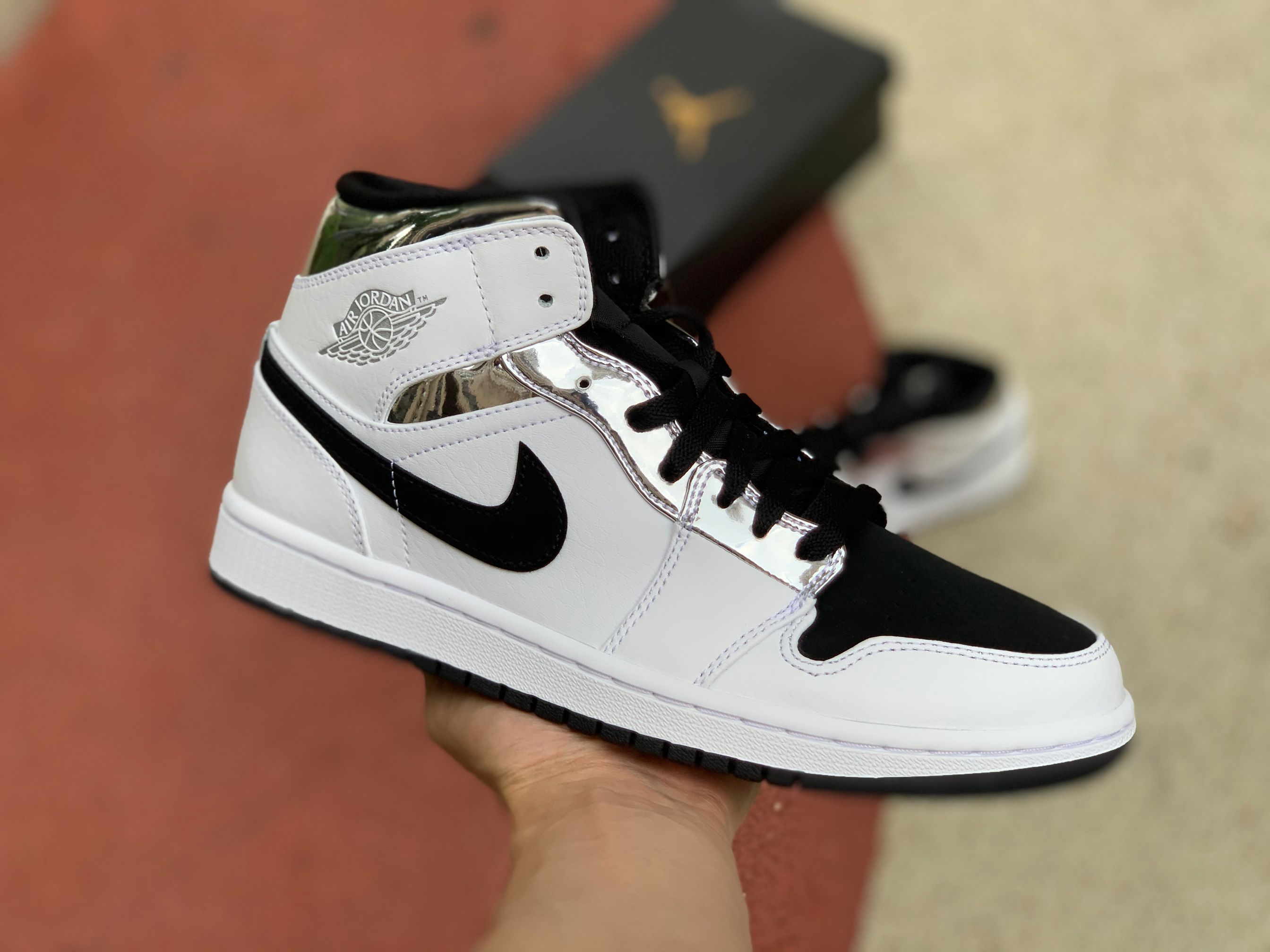 Jordan 1 Mid Alternate Think