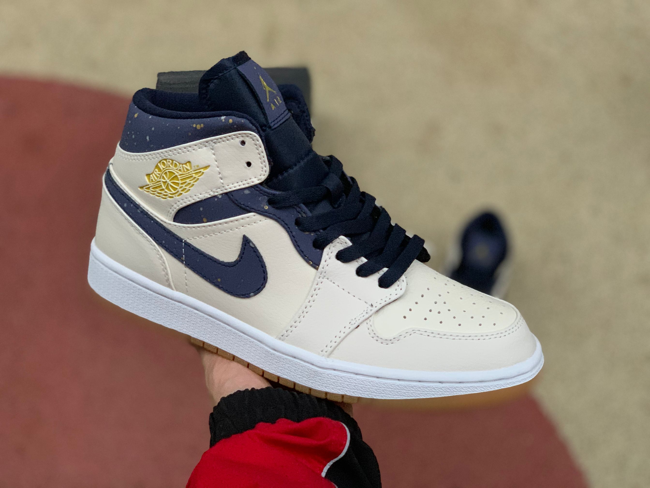 Jordan 1 Mid Shoes013
