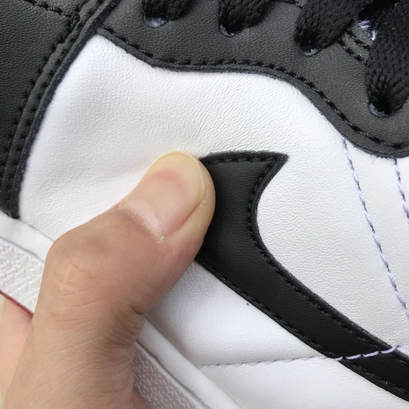 Air Jordan 1 Retro GS Black Toe