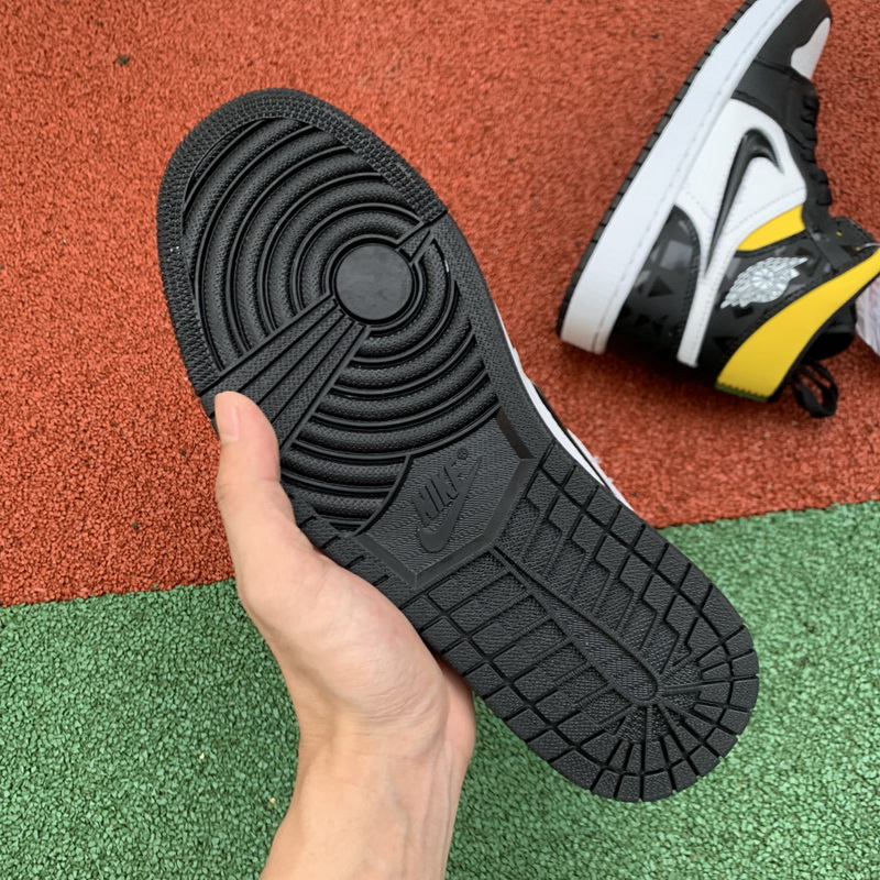 Jordan 1 Mid Shoes085