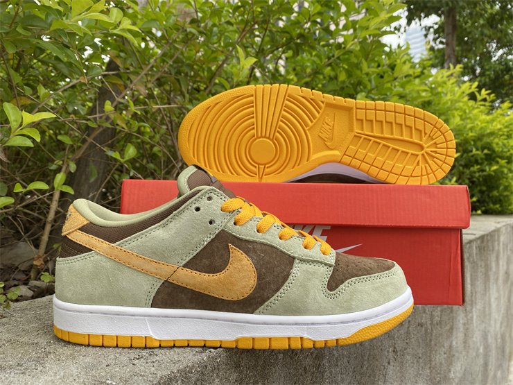 Nike Dunk Low SE Dusty Olive
