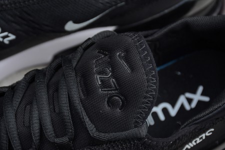 Nike Air Max 270 in black/white