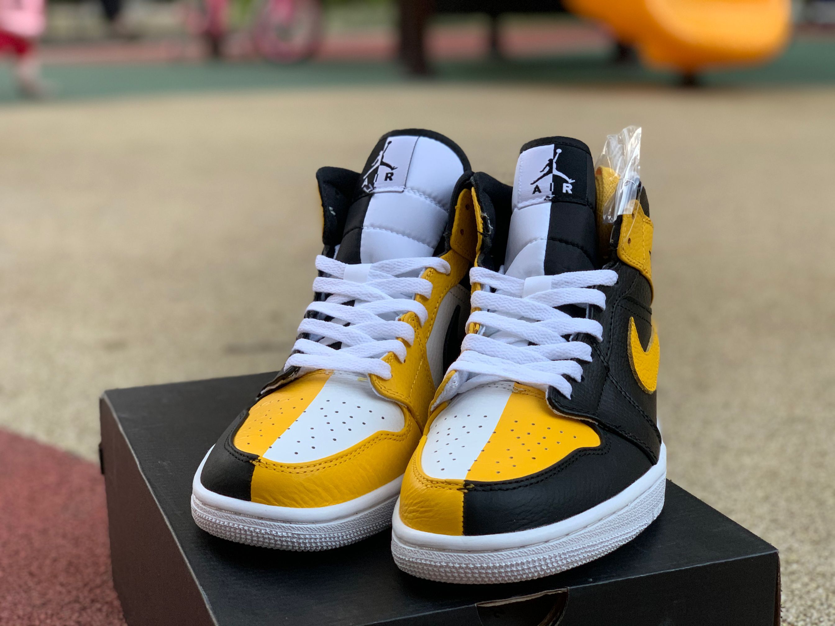 Jordan 1 Mid Shoes044