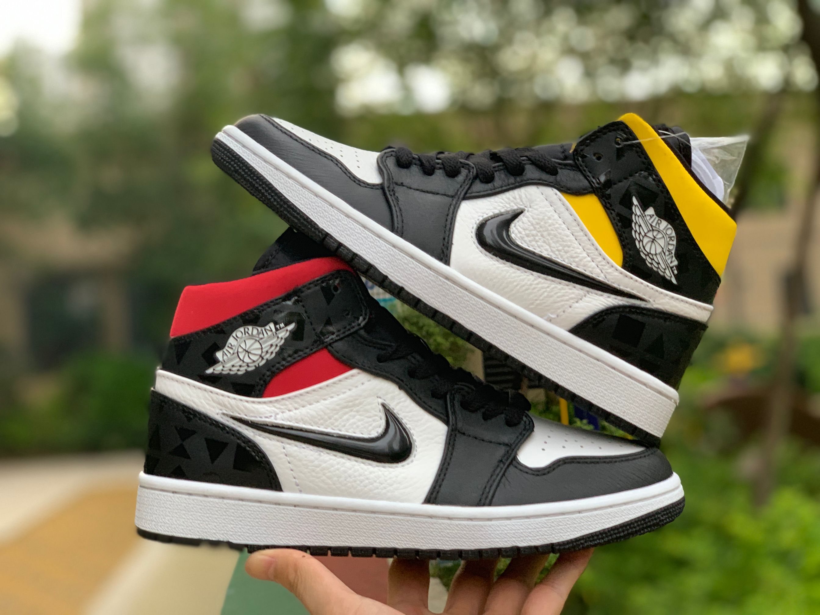 Jordan 1 Mid Shoes085