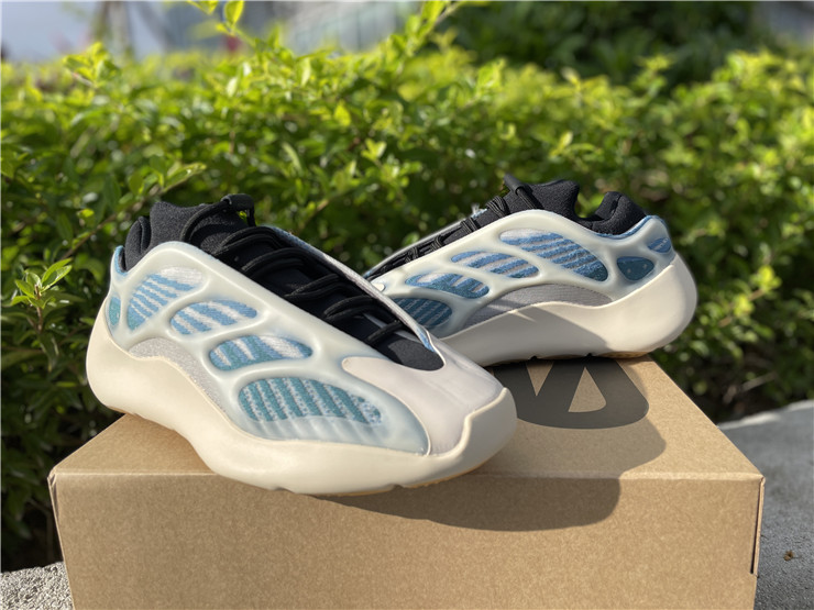 Yeezy 700 V3 ''Methylene blue''