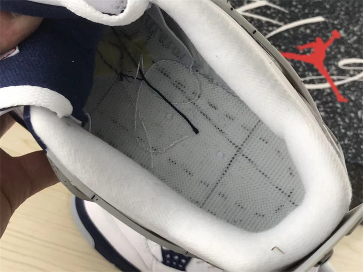 Air Jordan 4“Midnight Navy”