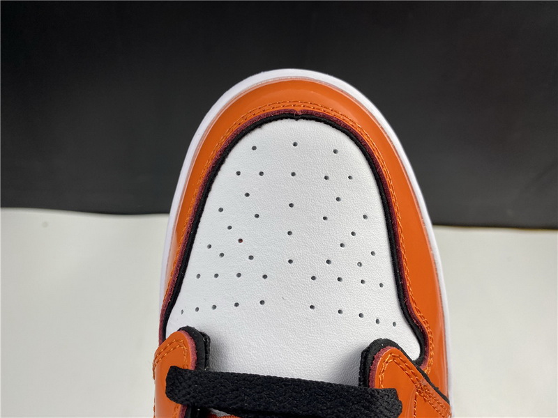 Air Jordan 1 Mid “Turf Orange”