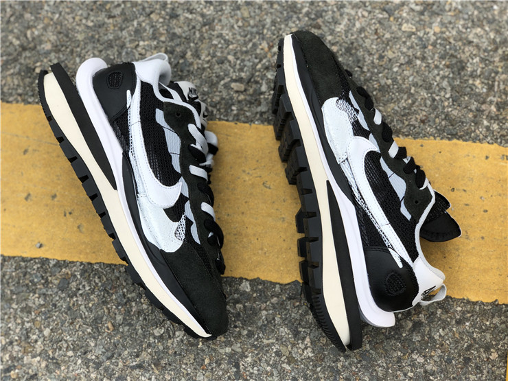 Sacai x Nike VaporWaffle ''Black White''