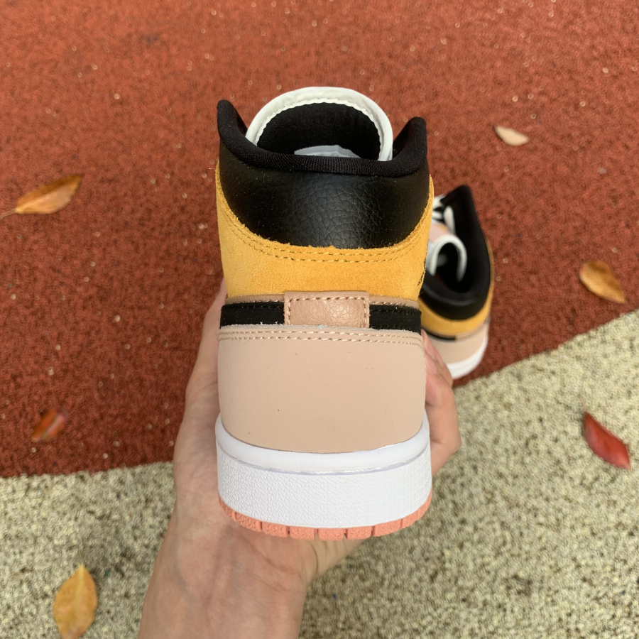 Air Jordan 1 Mid SE Particle Beige