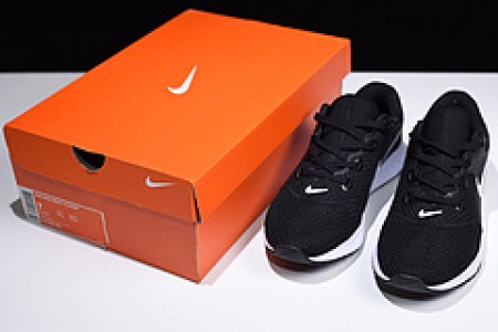 Nike Epic React Flyknit black and white