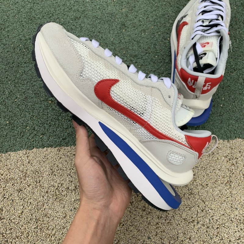 sacai x Nike VaporWaffle “Royal Fuchsia ”