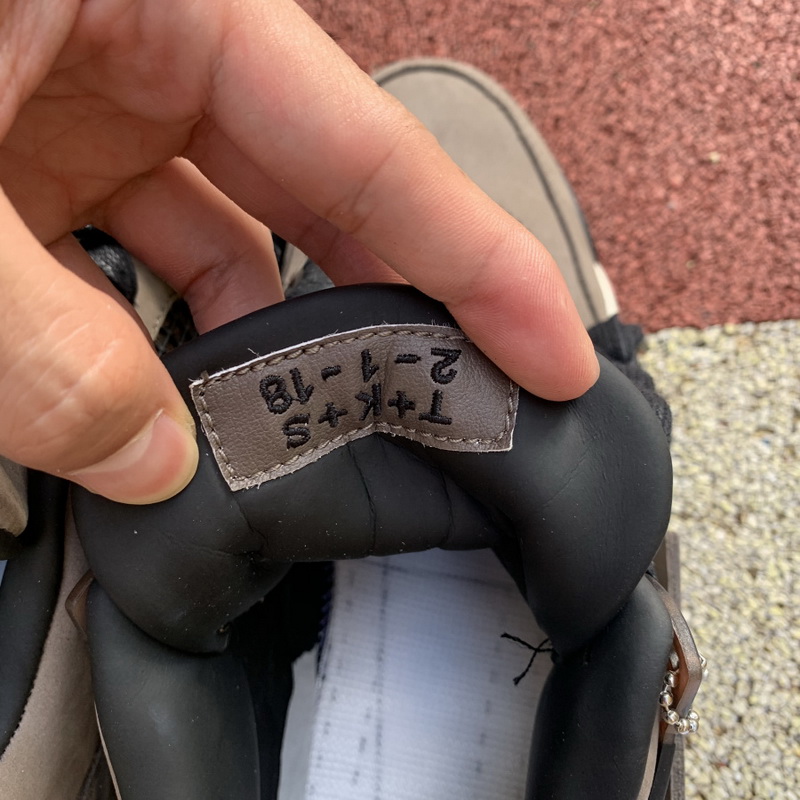 Travis Scott x Air Jordan 4 Grey