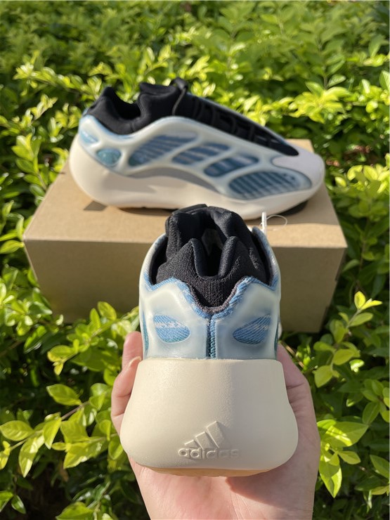 Yeezy 700 V3 ''Methylene blue''