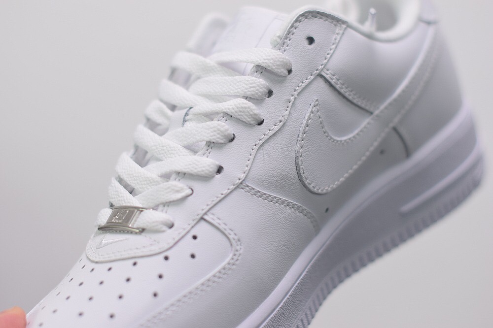 Nike Air Force 1 Low Supreme White