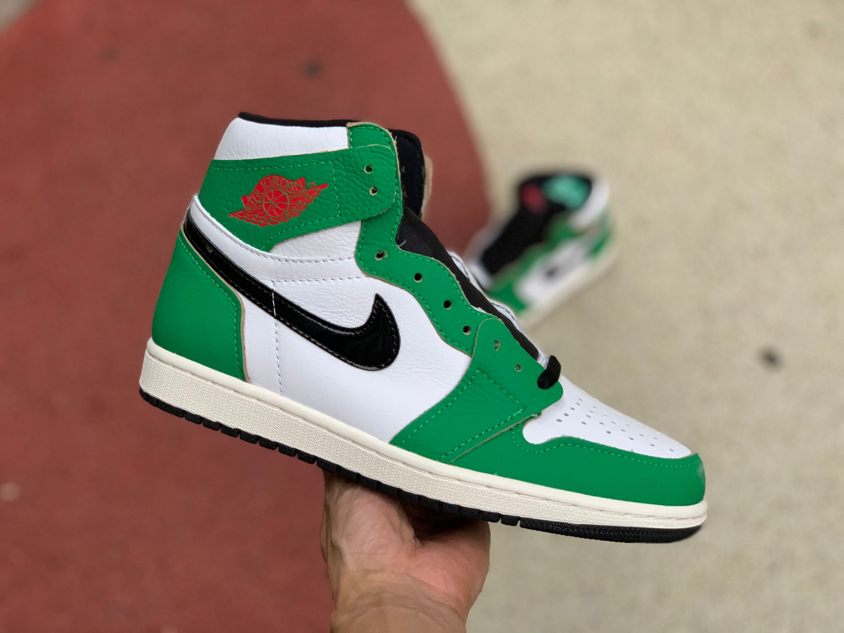 Air Jordan 1 High OG WMNS “Lucky Green”