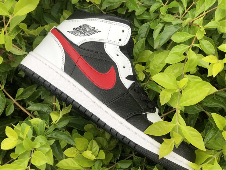 Air Jordan 1 Mid Red White Black