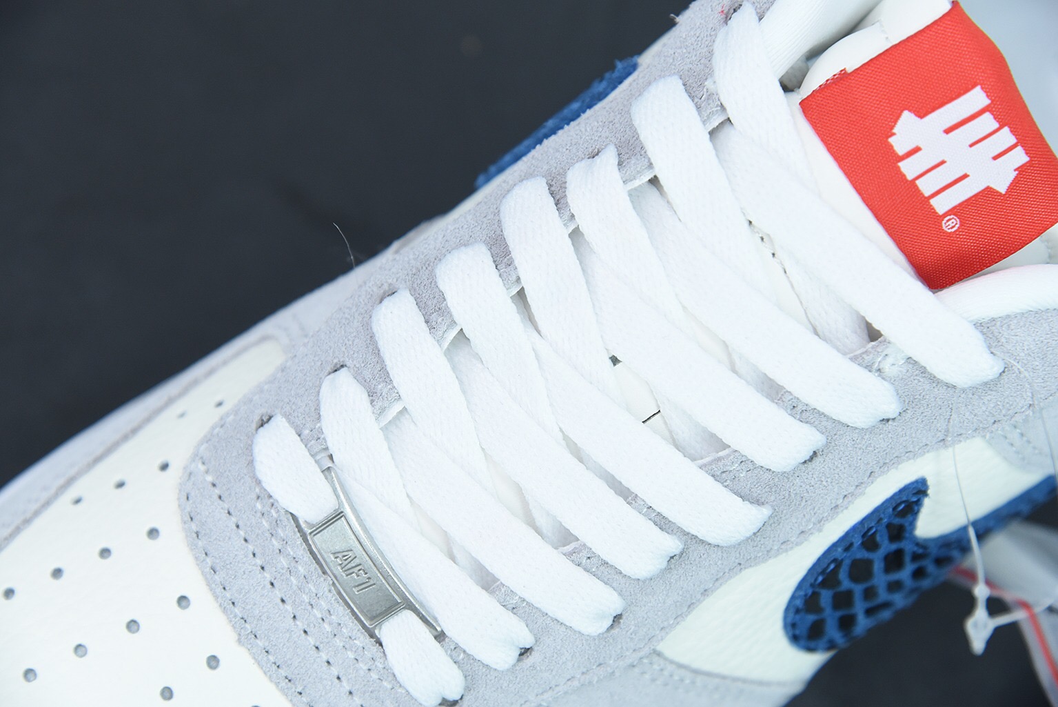 Nike Air Force 1 Low SP Undefeated 5 On It Dunk vs. AF1