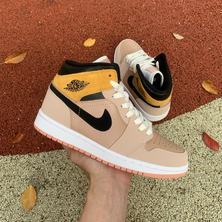Air Jordan 1 Mid SE Particle Beige