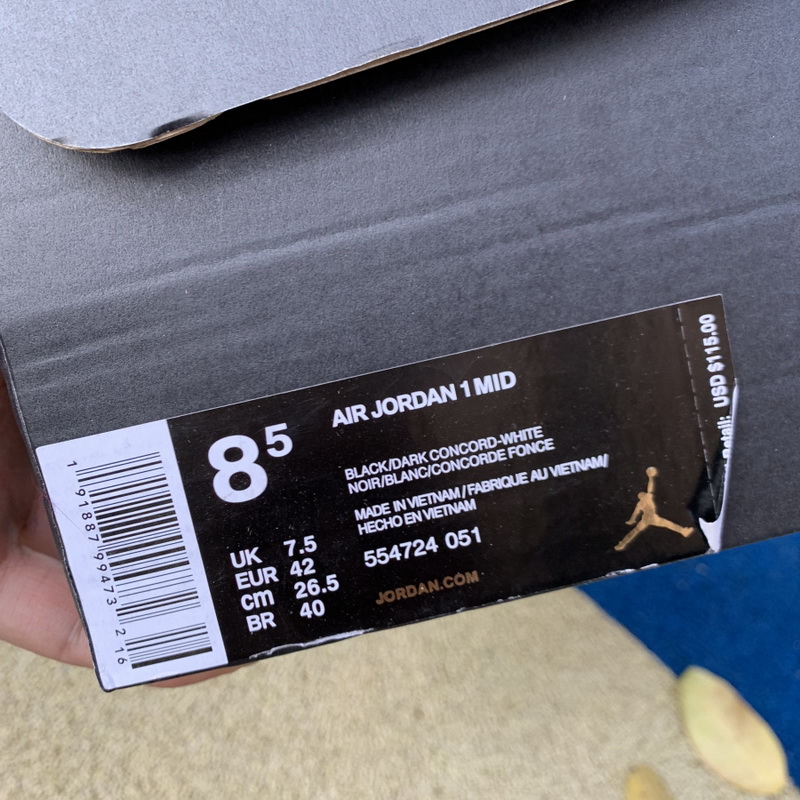 Jordan 1 Mid Shoes090