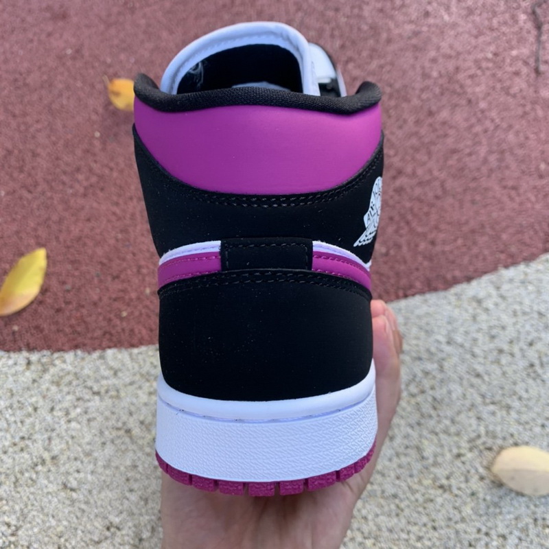 Jordan 1 Mid Shoes032