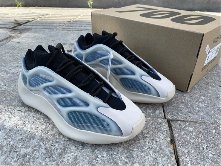 Yeezy 700 V3 ''Methylene blue''