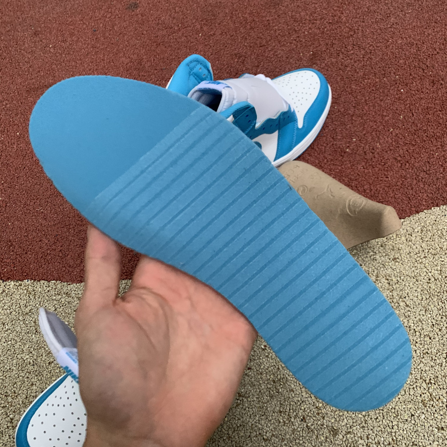 Air Jordan 1 Retro High OG “UNC”